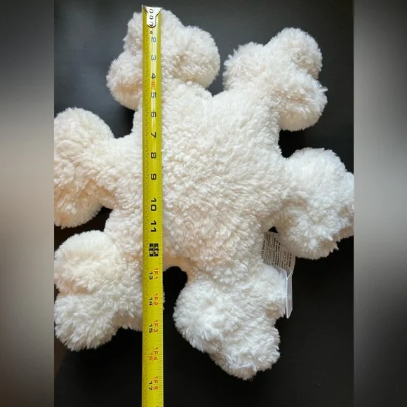 Pottery Barn White Snowflake Shaped Pillow Winter Sherpa 19" Diameter NEW - Picture 3 of 5